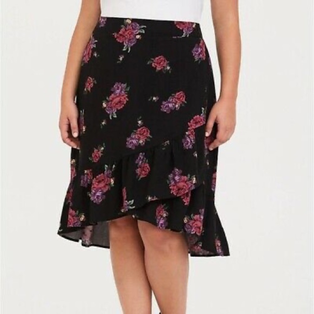 Plus size Torrid flower print skirt